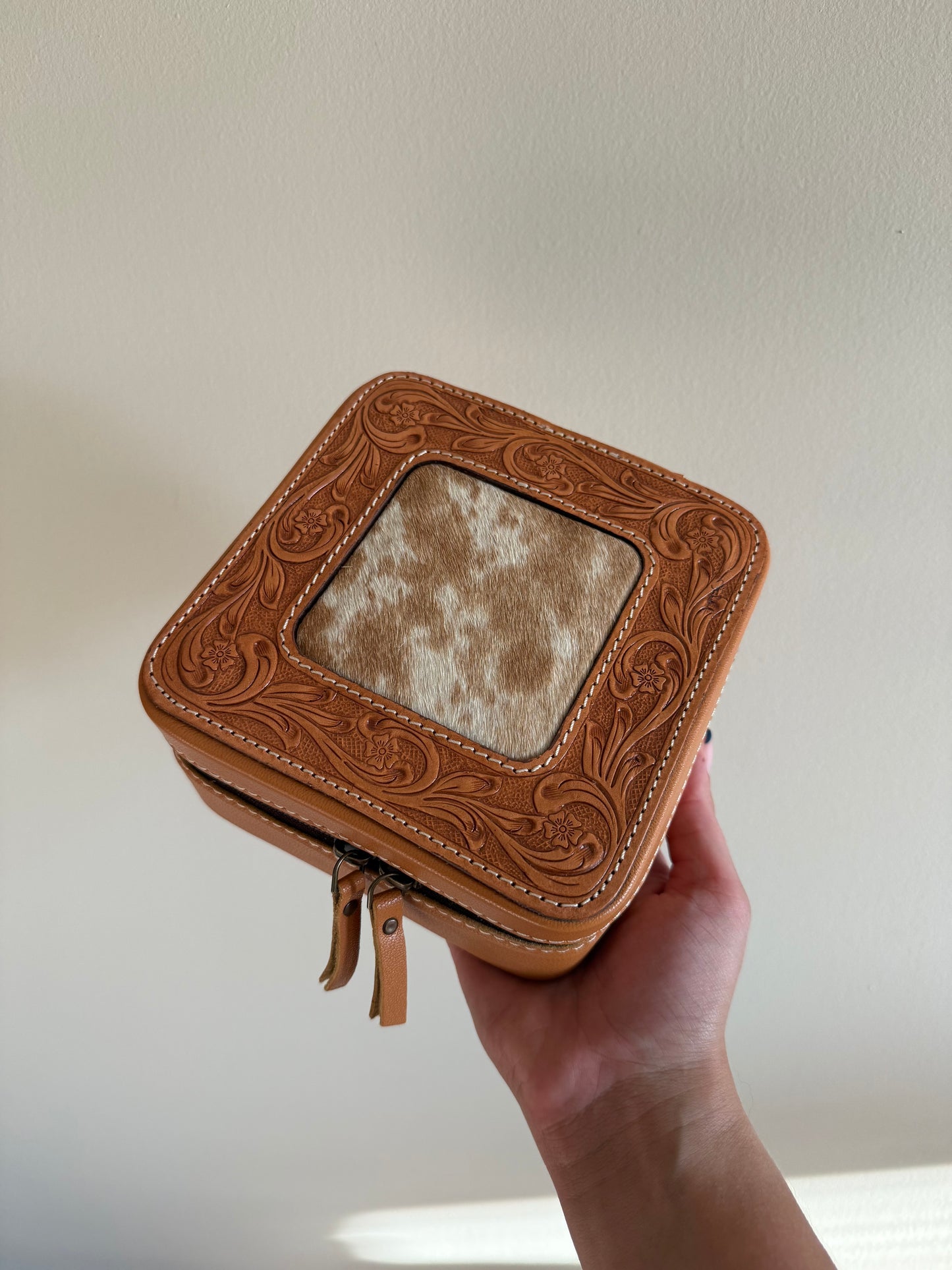 Tan Border Jewelry Box
